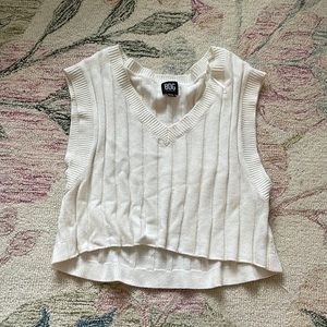 White medium sweater vest, great condition
